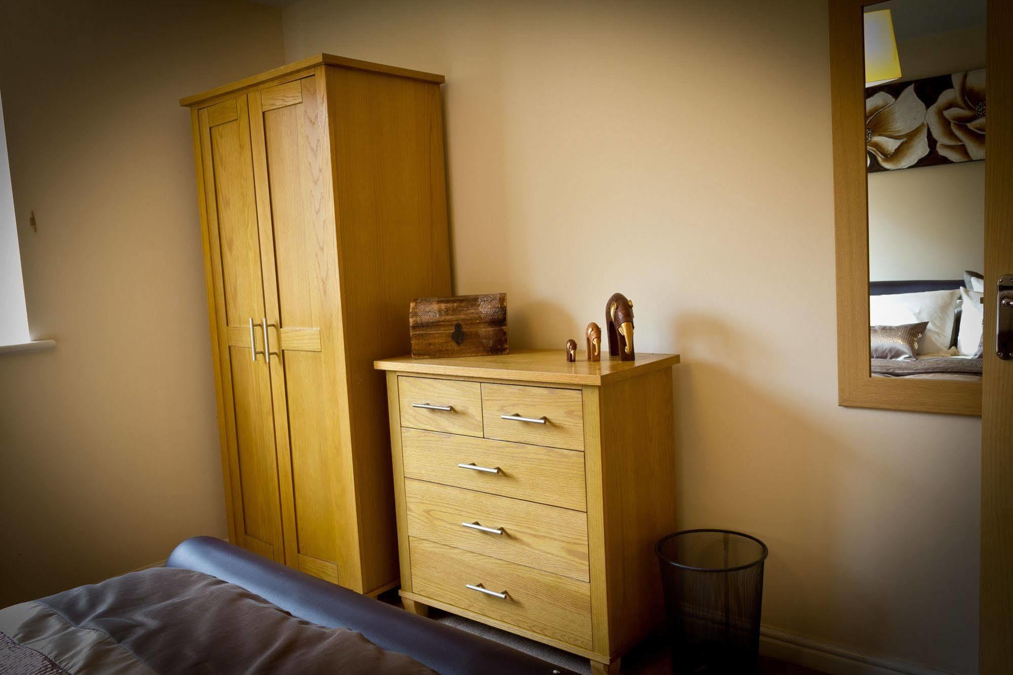 The Lindley Suite - Simple2Let Serviced Apartments Huddersfield Exterior foto